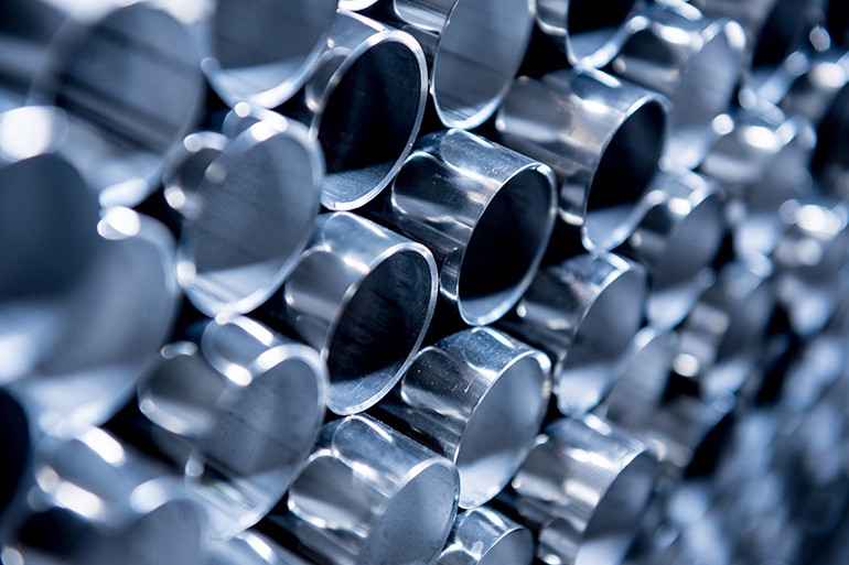 ステンレス撮影の正体は「光」じゃない。「映り込み」を操るプロの金属ライティング術の物撮り