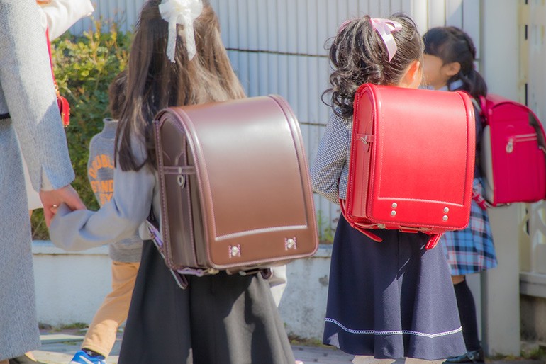 【入園入学グッズ】「温かみ」ある写真を撮るなら太陽に頼るな。プロが教える、3月商戦を勝ち抜くための撮影戦略と外注の境界線