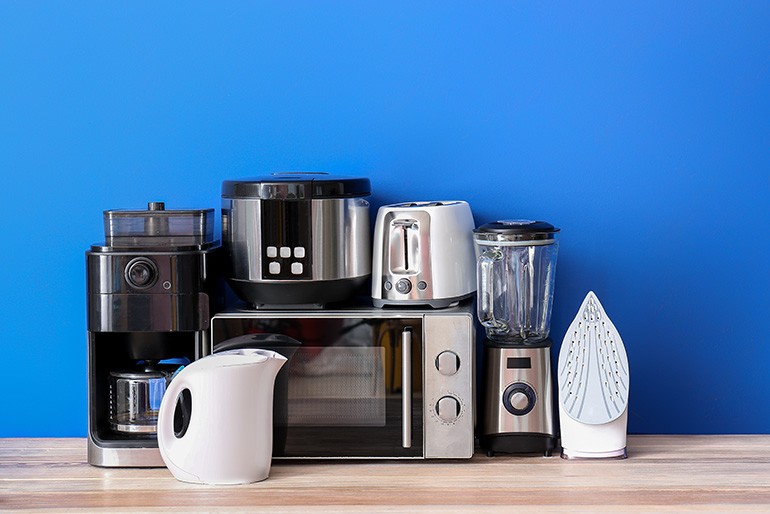 新生活家電の「安っぽさ」と「映り込み」を物理で攻略する。黒物・白物を高級に見せるプロの撮影セッティング公開