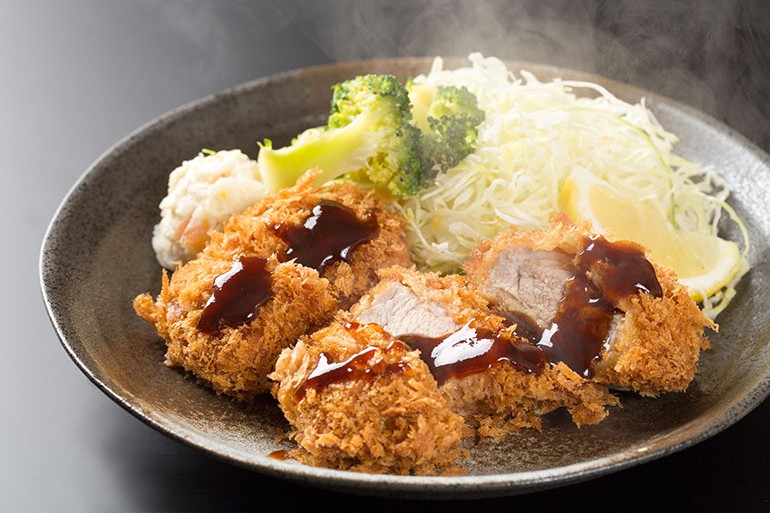 「湯気がない！」冷食撮影の失敗を防ぐ。シズル感を演出するプロの照明と時間管理の物撮り