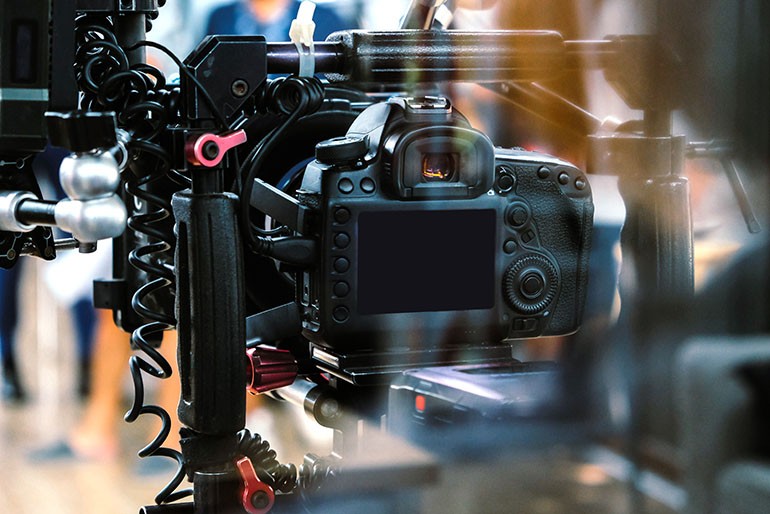 動画の「素材」にこそ、プロのライティングとレンズが必要な理由