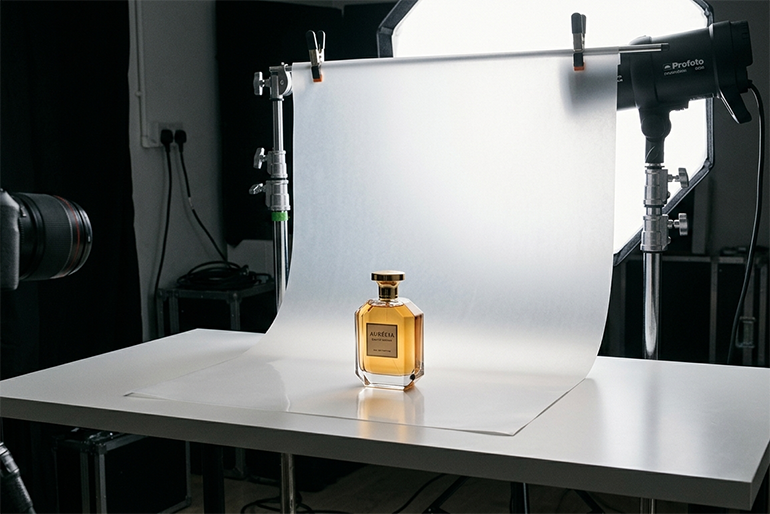 なぜガラスやメタリック素材は映り込むのか?失敗のメカニズム