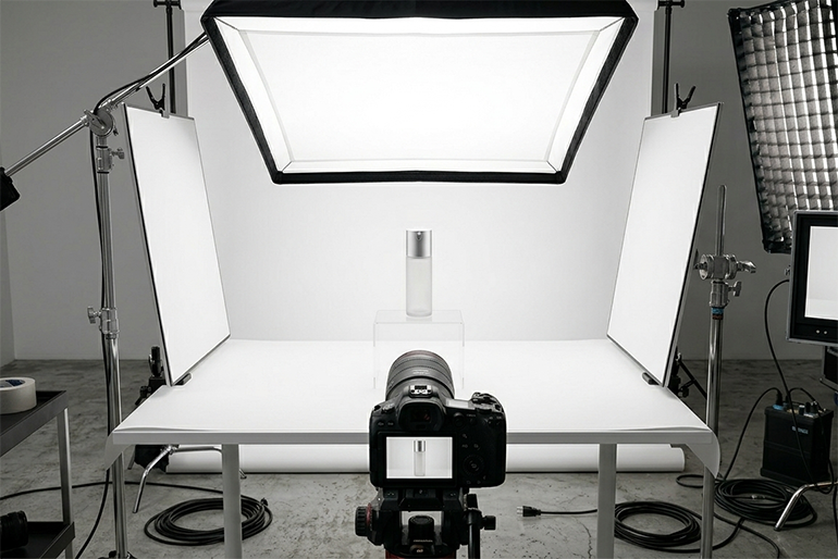 機材の限界に悩む前に。アウトソーシングがもたらす圧倒的な合理性