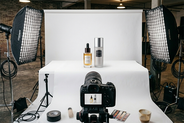 なぜコスメの白背景は自社撮影で失敗するのか？