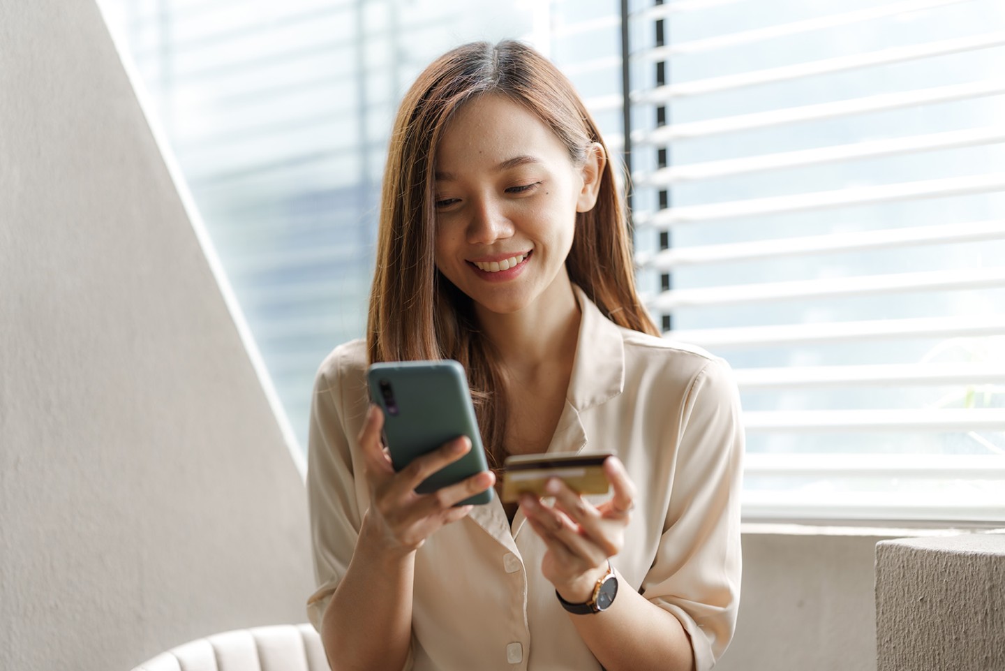 撮影した白背景写真は、SNS以外にも活用できるのか?