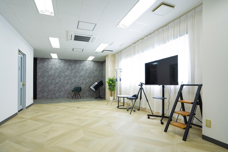 大阪で縦型動画まとめ撮り！EC撮影と配信が1日で完結するスタジオの物撮り
