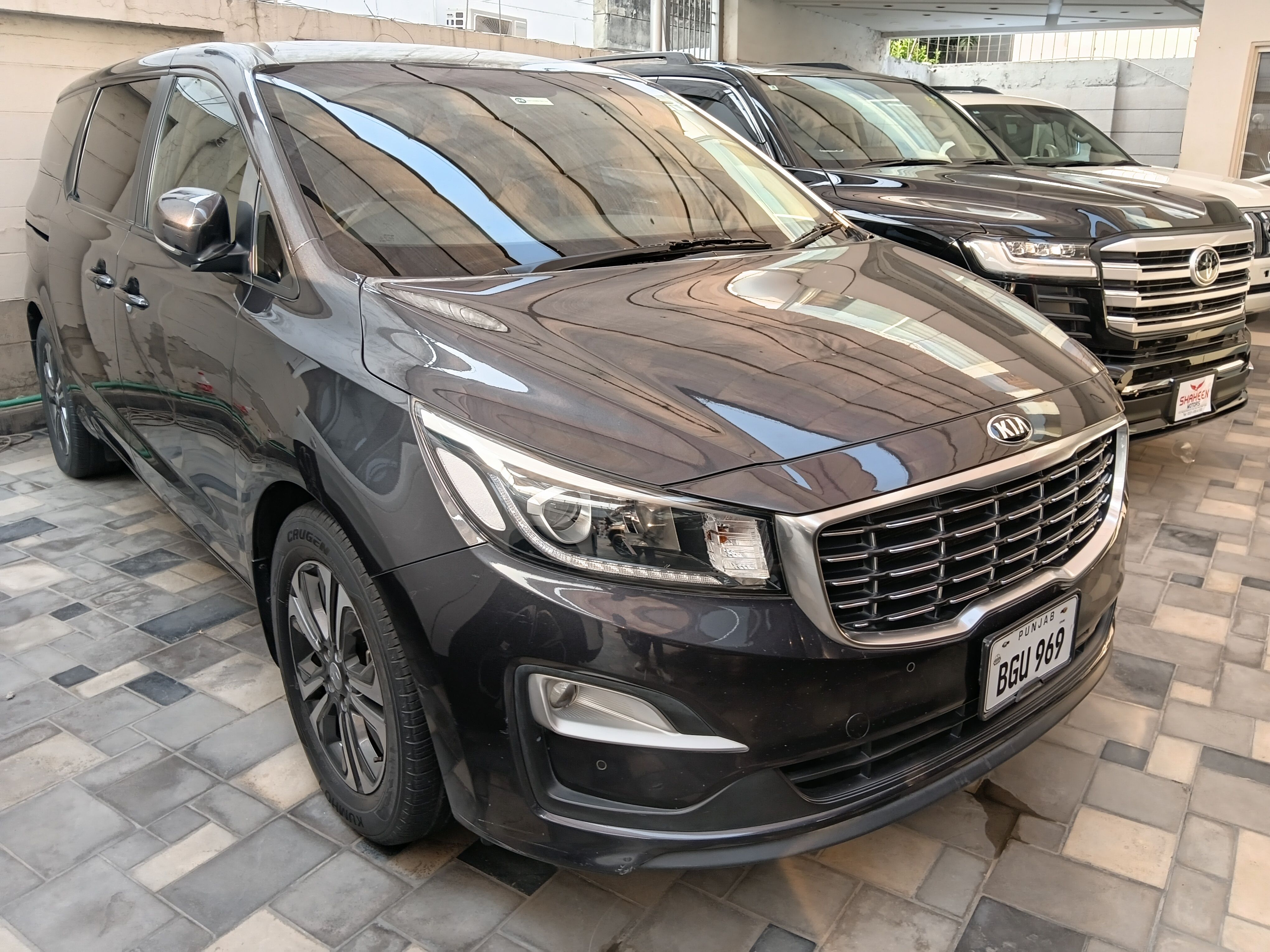 KIA Carnival 3.5L V6 3500cc, Automatic, Petrol - photo 1