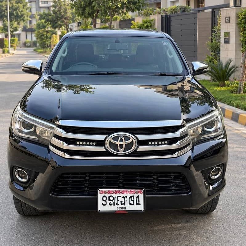Toyota Hilux - photo 1