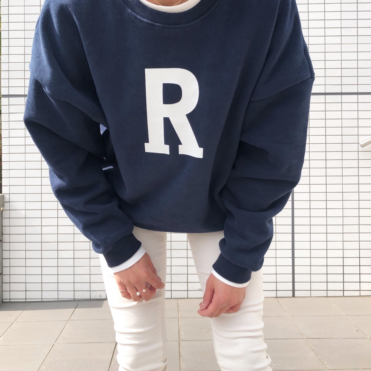 アルファベットロゴがかわいいスウェットコーデ Baila