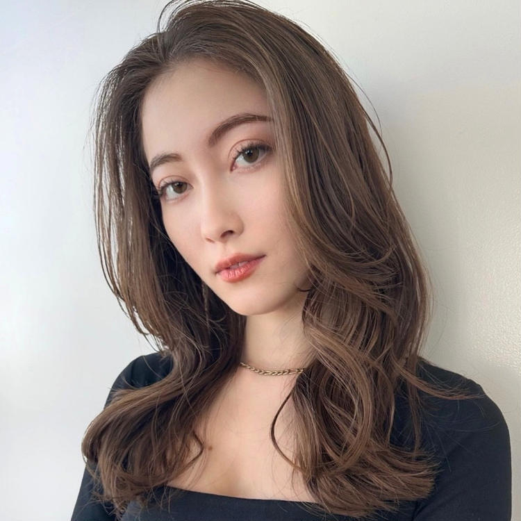 ロング　髪型　ヘア　ヘアスタイル　レイヤー　大人　前髪なし