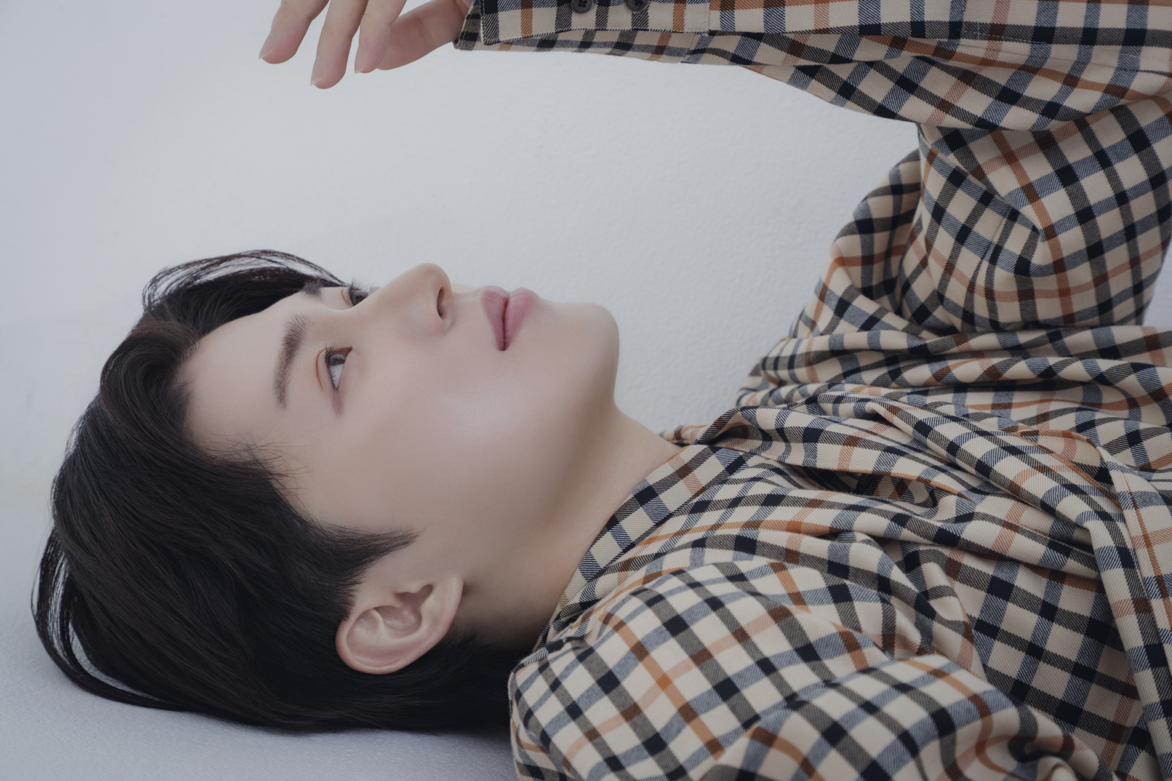 西山智樹　timelesz project タイプロ TAG SEARCH　仰向け