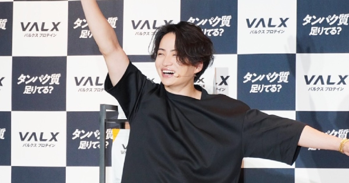 菊池風磨さん30歳の抱負は「timelesz」。憧れのトレーナーとの 