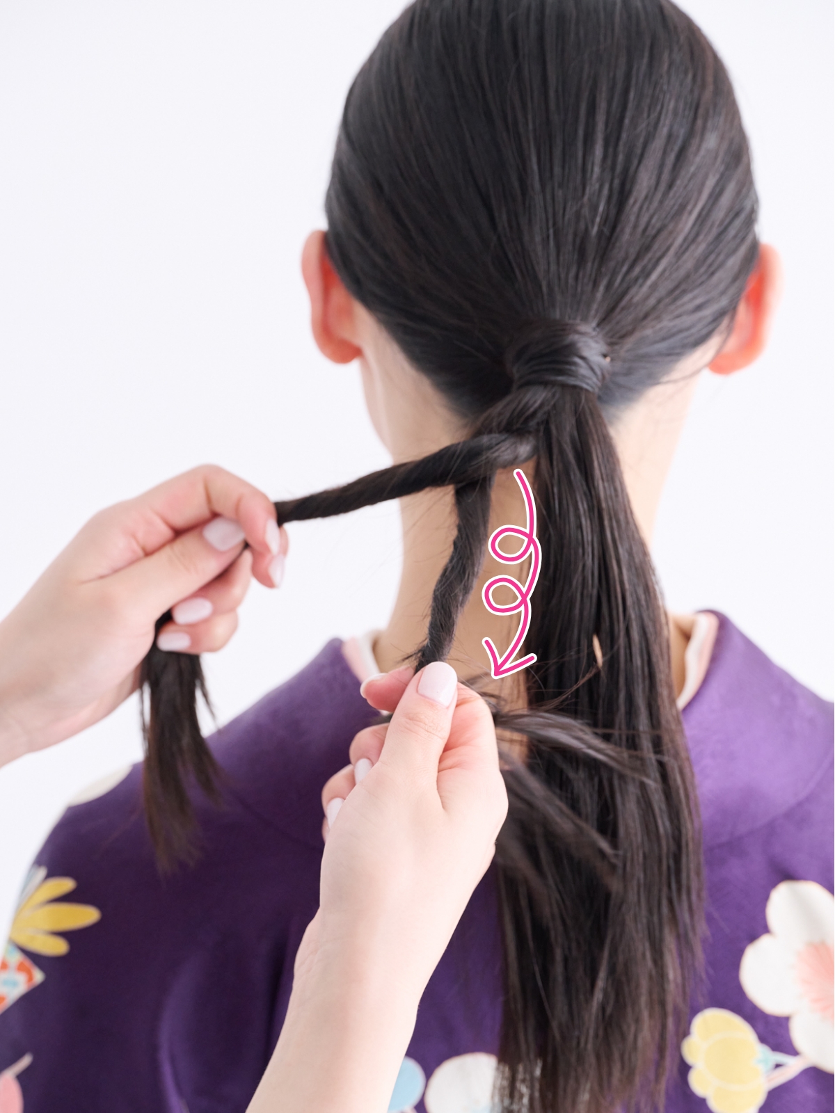 【卒業式袴ヘアアレンジ・セミロング➀】愛らしさと大人っぽさを叶える華やかツイストポニー　STEP４