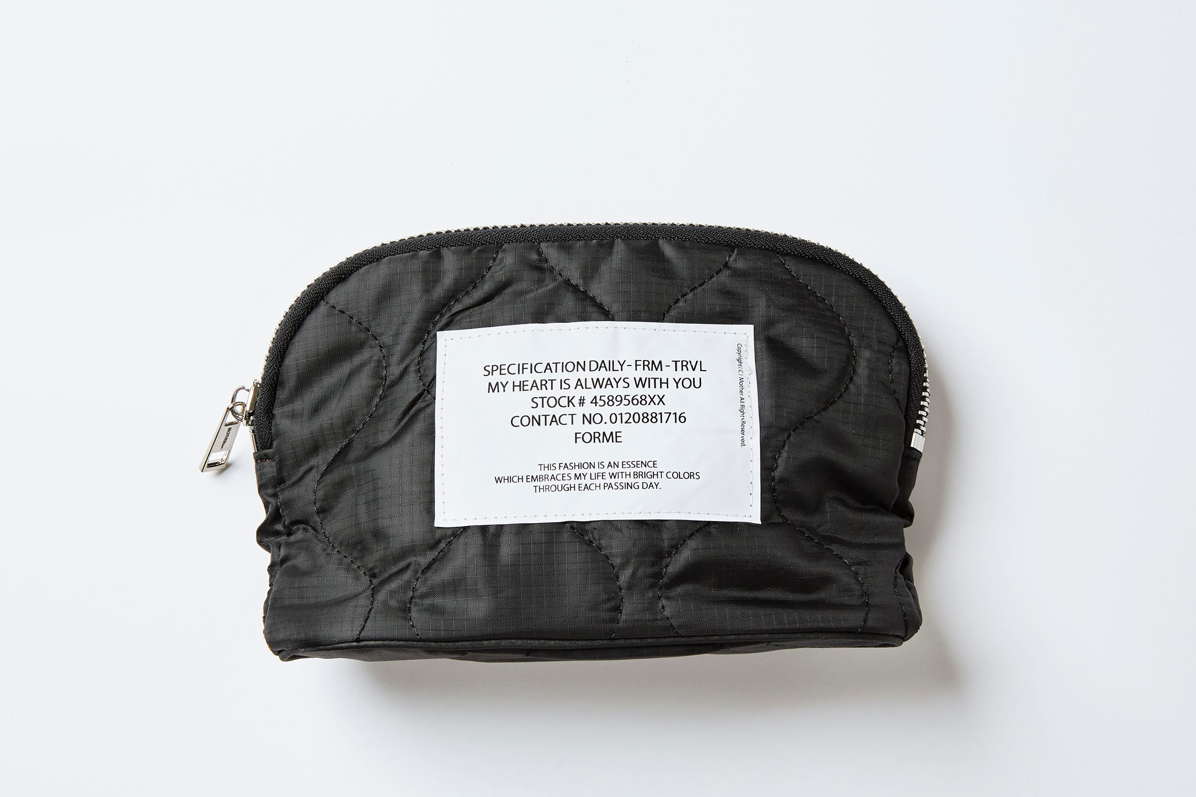 マキア　佐藤ありさ　ポーチの中身　FORME