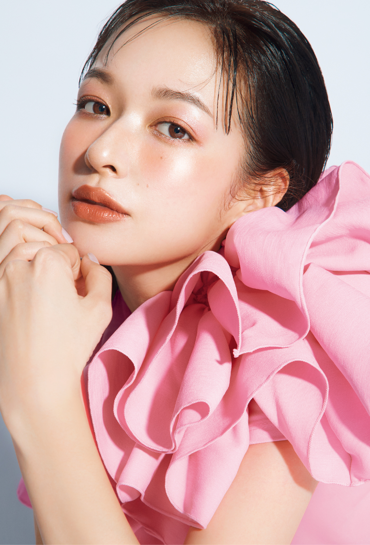 2025年新色でサマーメイクをいち早くレッスン。2025年夏トレンドはプレイフルなカラー