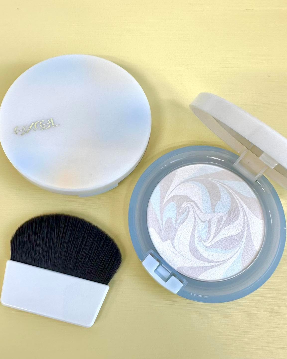 サナ エクセル ハーモニカルリフレクトパウダー SL（スローサウンド）