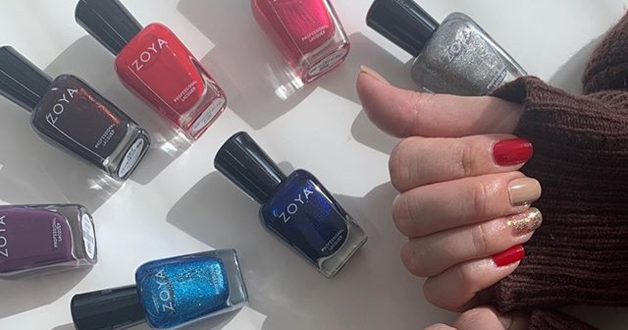 人に優しいネイルカラー Zoyaのホリデーコレクションを塗ってみました ３色スウォッチあり マキアオンライン Maquia Online