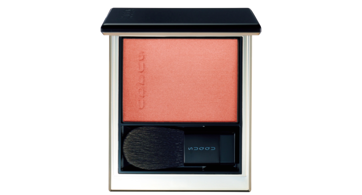 メルティング パウダー ブラッシュ 04 ￥6050／SUQQU