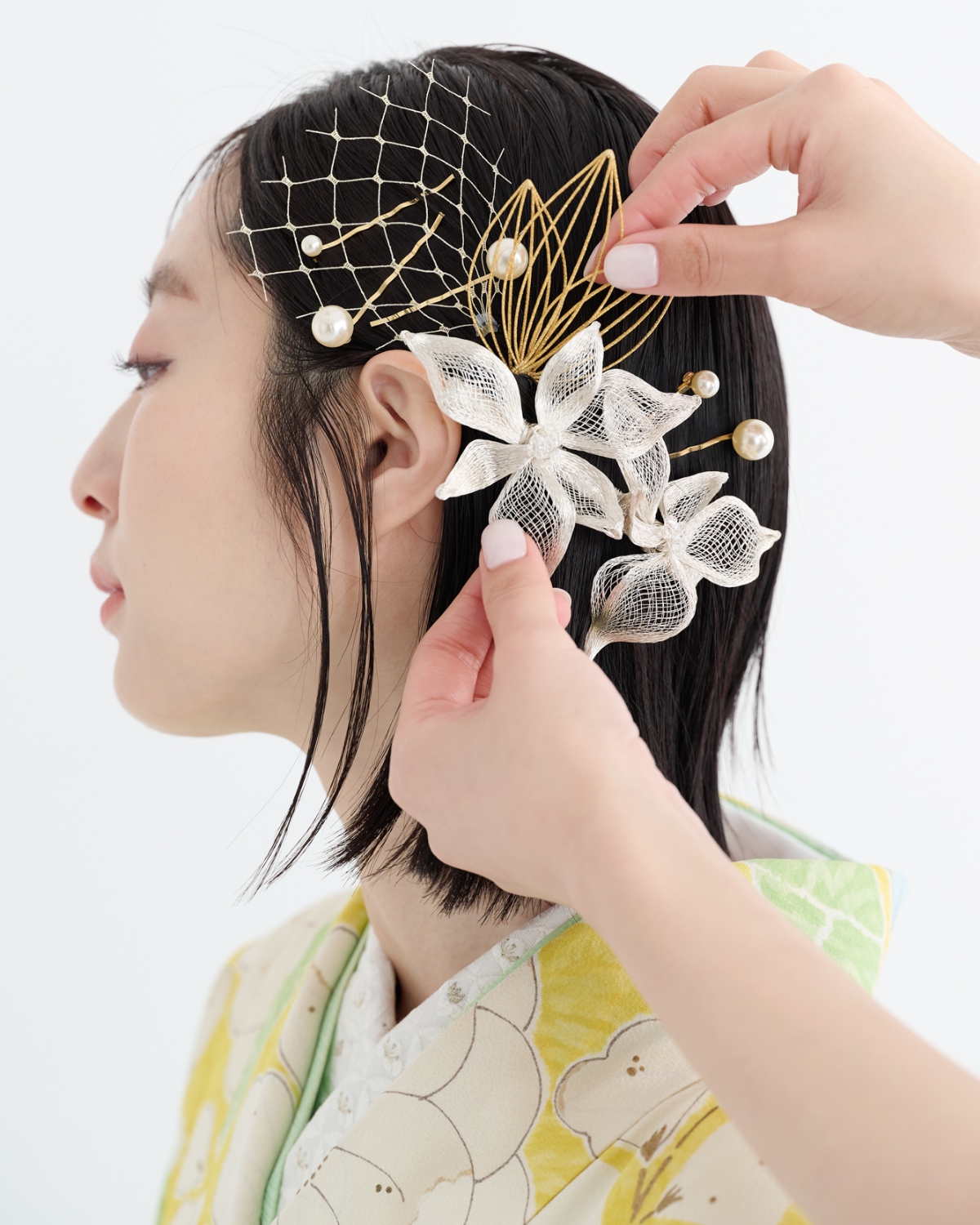 【卒業式袴ヘアアレンジ・ミディアム➀】煌めくパールがアクセントの簡単サイドねじり　STEP５