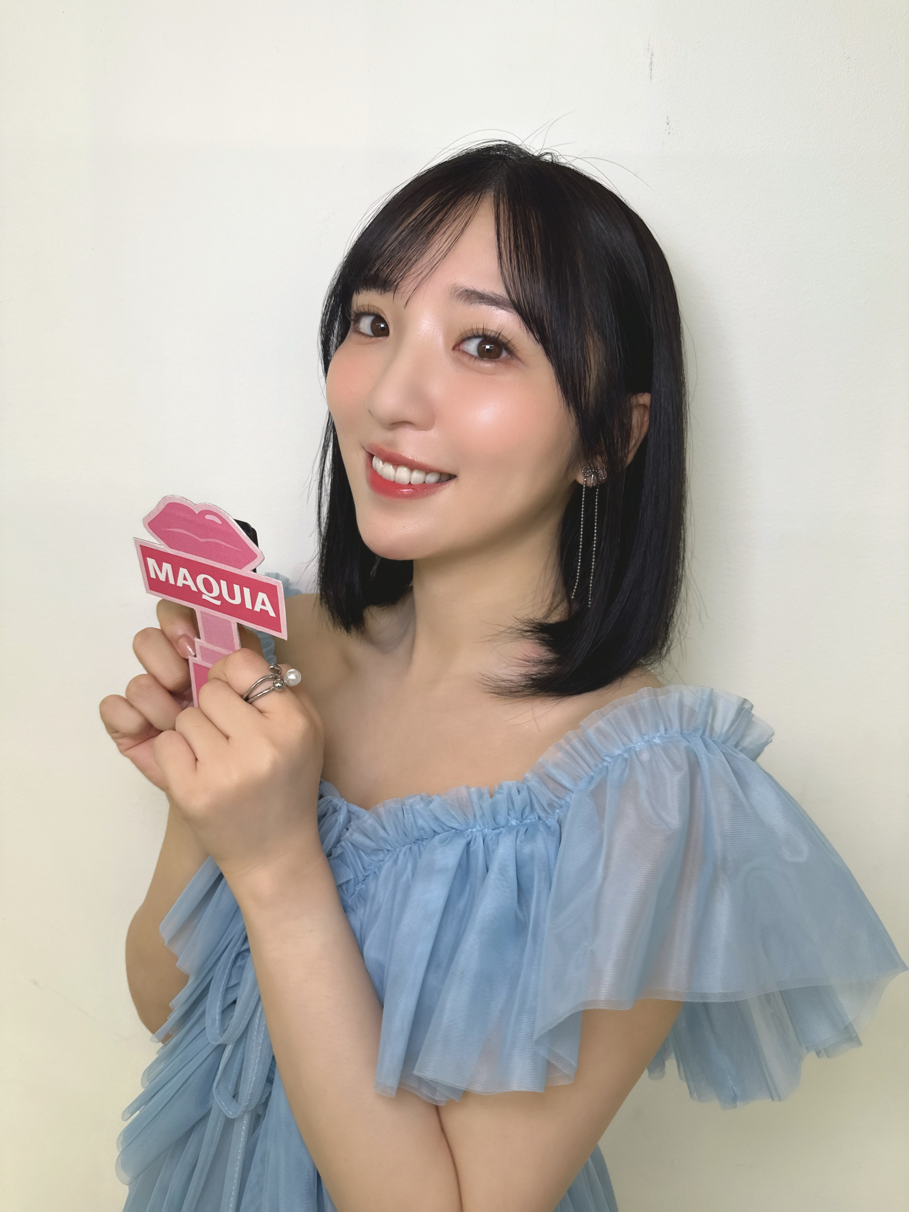 声優豊田萌絵さん　マキアオフショット　笑顔