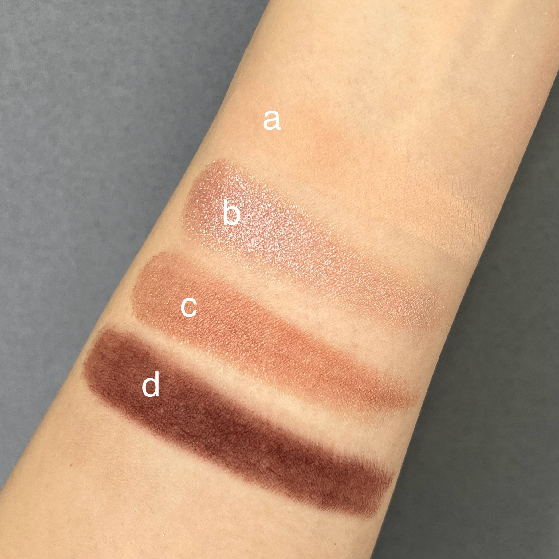 ブルべ夏 アイシャドウ エスティ ローダー ザ エッセンシャル アイシャドウ クアッド パワー ブランチ スウォッチ