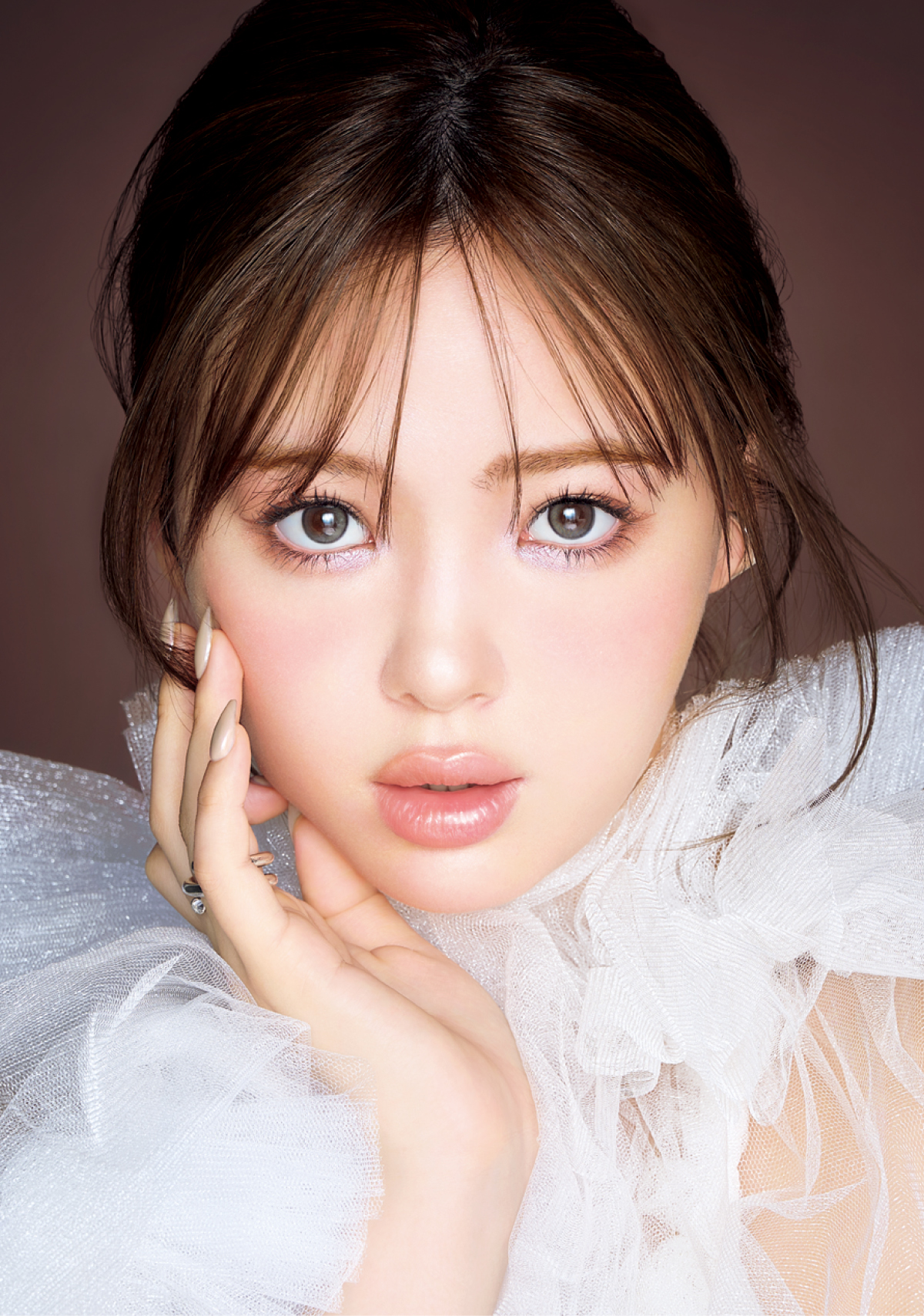 マキア初登場！ 藤田ニコルさんの表紙メイクをチェック。ブラウン＋αで、今どき"バブみ”フェイスに