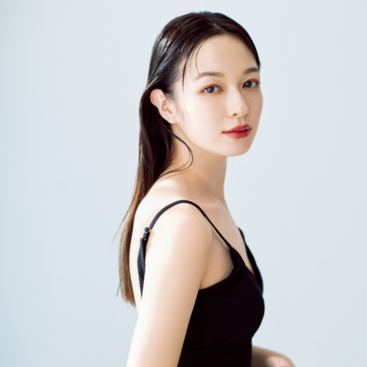 メイク　まつ毛　唇　赤　森絵梨佳