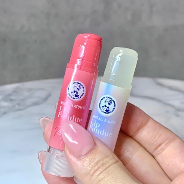 メンソレータムのリップフォンデュの容器はダイヤルロック式