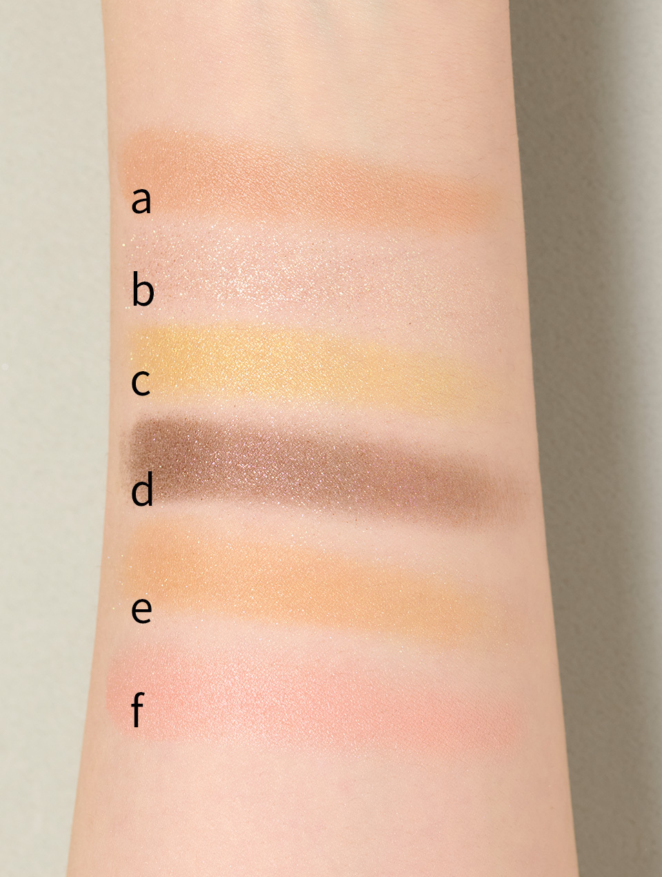 クリスマスコフレ 2025　RMK ブリーズ ブリス エスケープ アイズ＆ブラッシュ パレット　スウォッチ