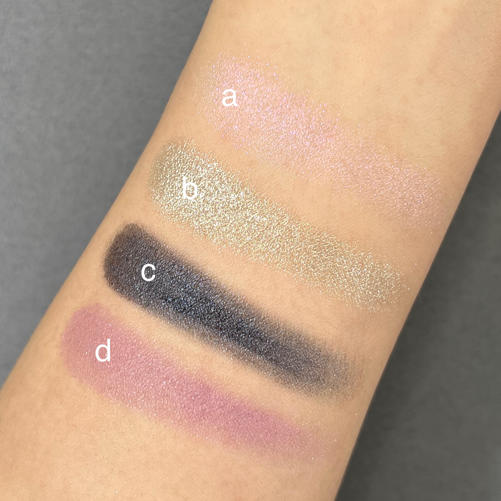 ブルべ冬 アイシャドウ HERA クアッドアイカラー N 04 スウォッチ