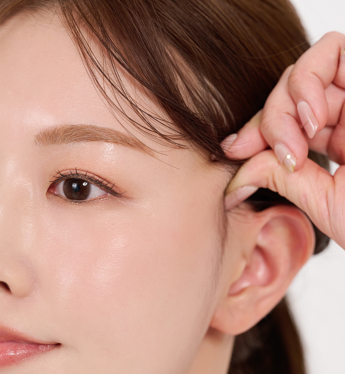 3【頭皮のコリほぐし】側頭筋をつまんで、筋膜リリース