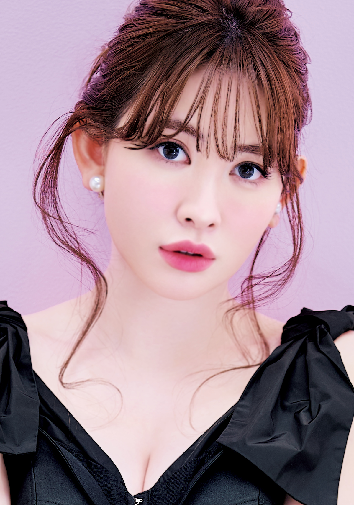 小嶋陽菜さん、“ピンクな顔”で魅せる大人ドーリーな美しさ。圧倒的に可愛い、MAQUIA6月号表紙メイクレシピを公開！