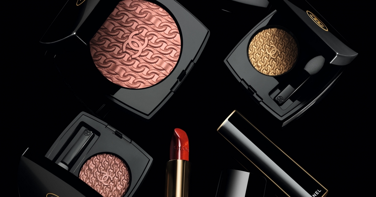 【新品未使用】CHANEL レ　シェヌ　ドゥ　シャネル（フェイスパウダー） Amazon | シャネル レ シェヌ ドゥ シャネル フェイス パウダー【特別