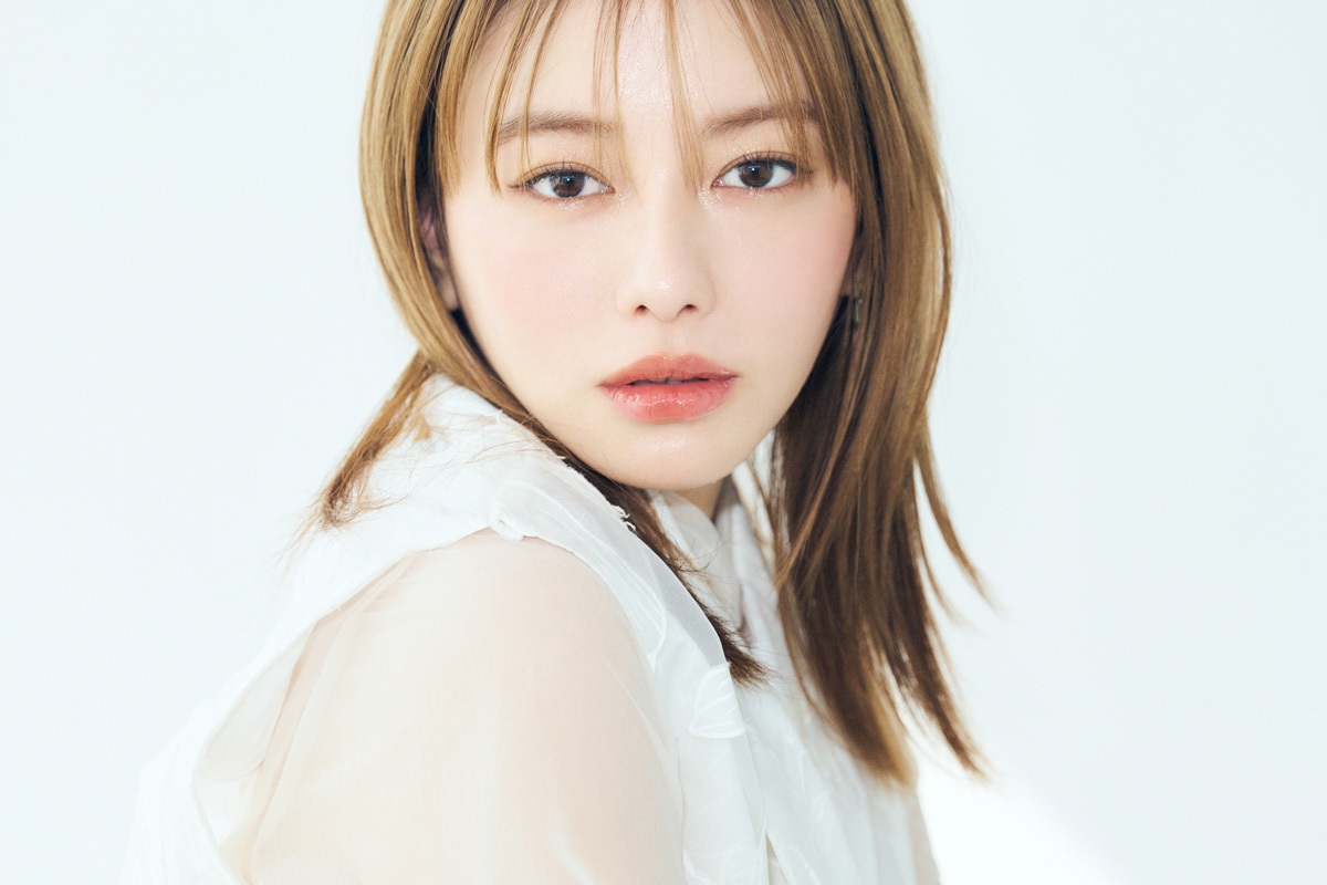 山本舞香さんが初対面でも信頼を得られるクールな【純欲メイク】に挑戦！