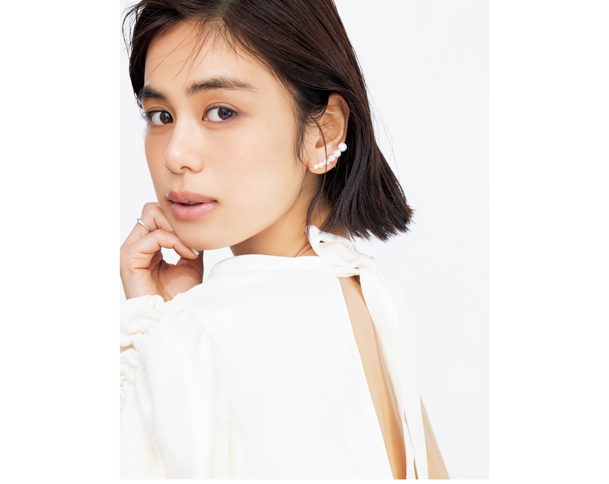 淡い透けカラーを合わせて透明感を