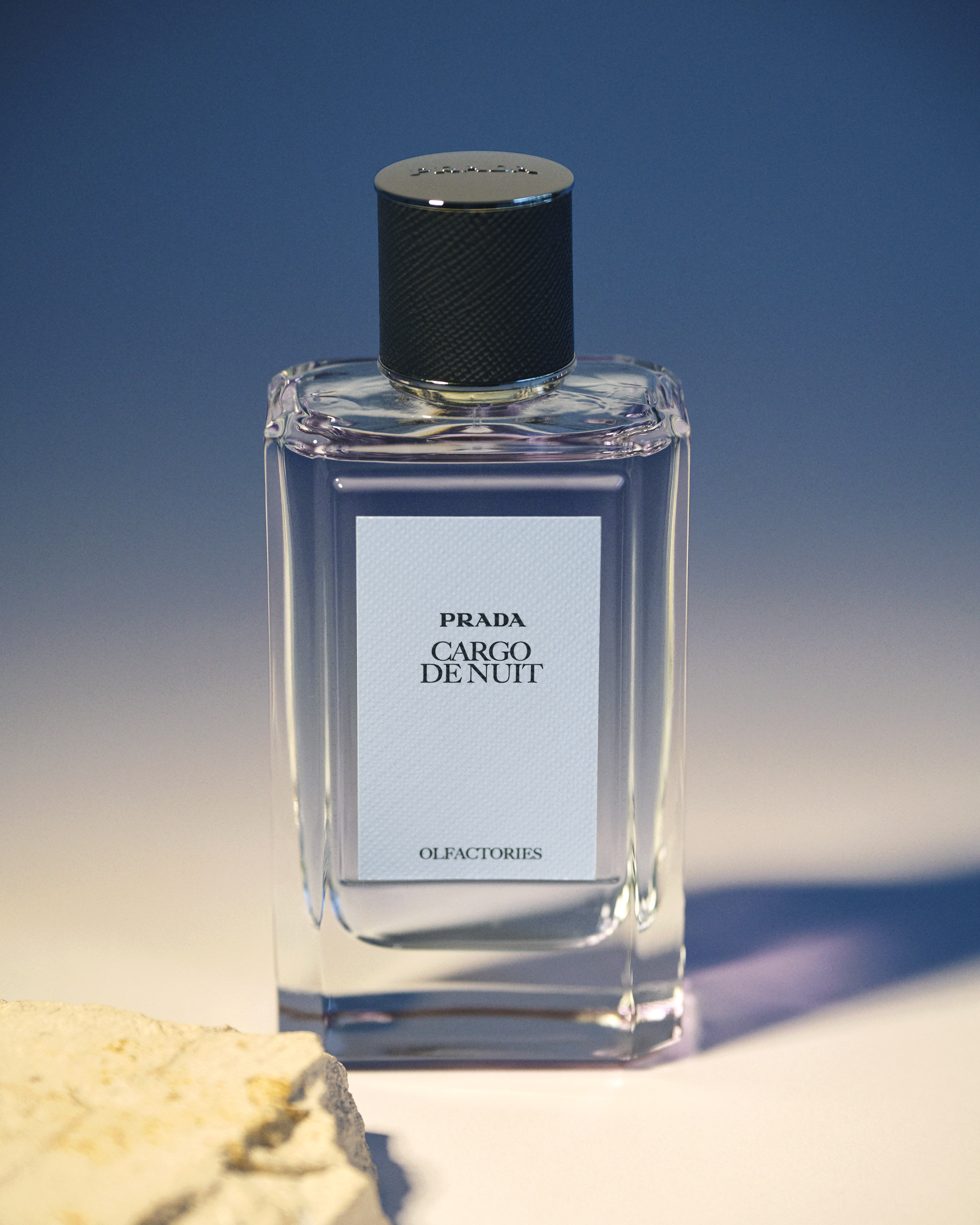 プラダ、プラダ ビューティ、限定品、プラダ オルファクトリー カーゴ ド ニュイ オーデパルファム、ハイブランドの香水、ギフト