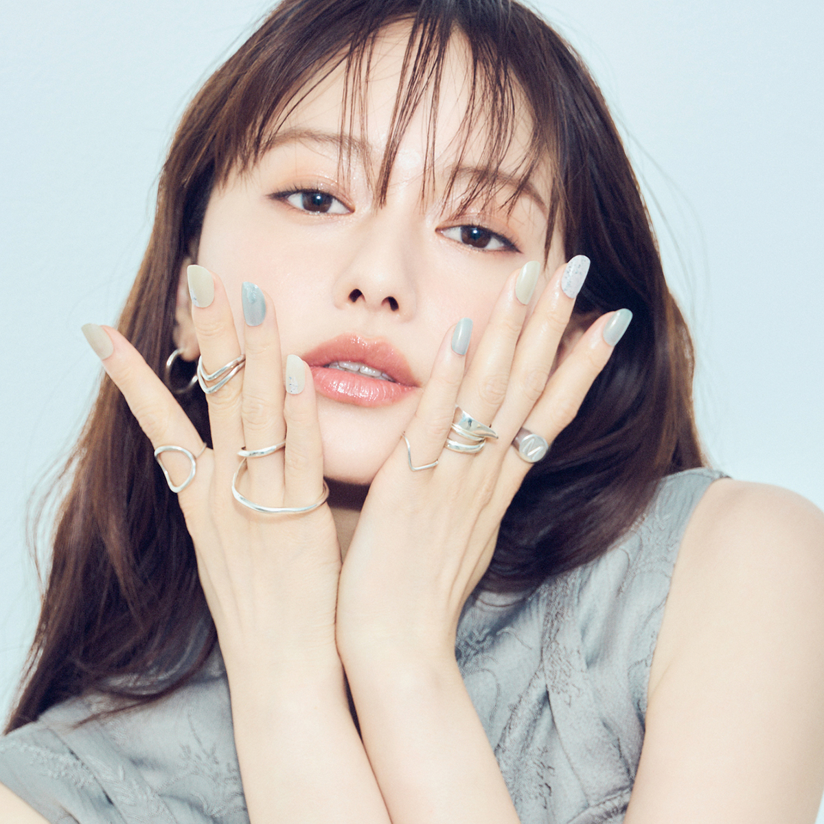 山本舞香　夏ネイル×シルバーリング　ネイルデザイン