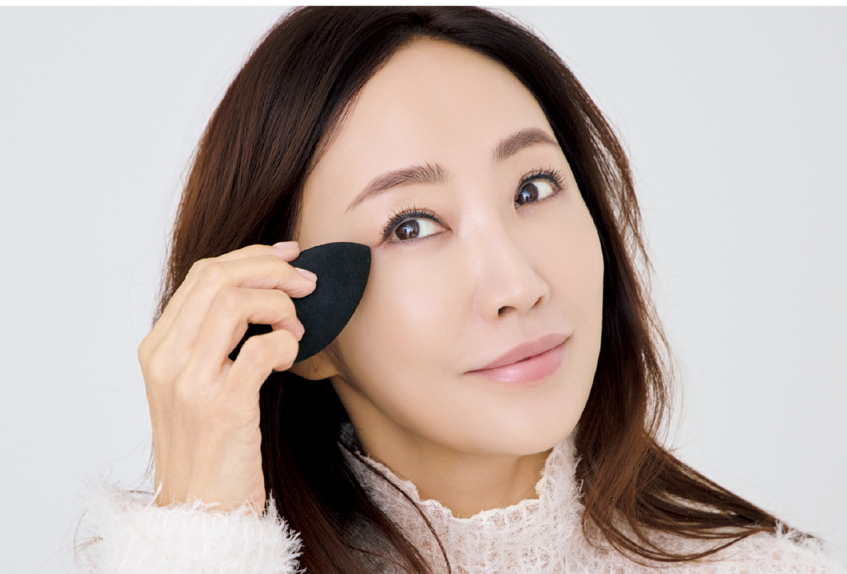 神崎恵さん直伝 KANEBO カネボウ ライブリー スキン ウェアⅡの塗り方 スポンジ