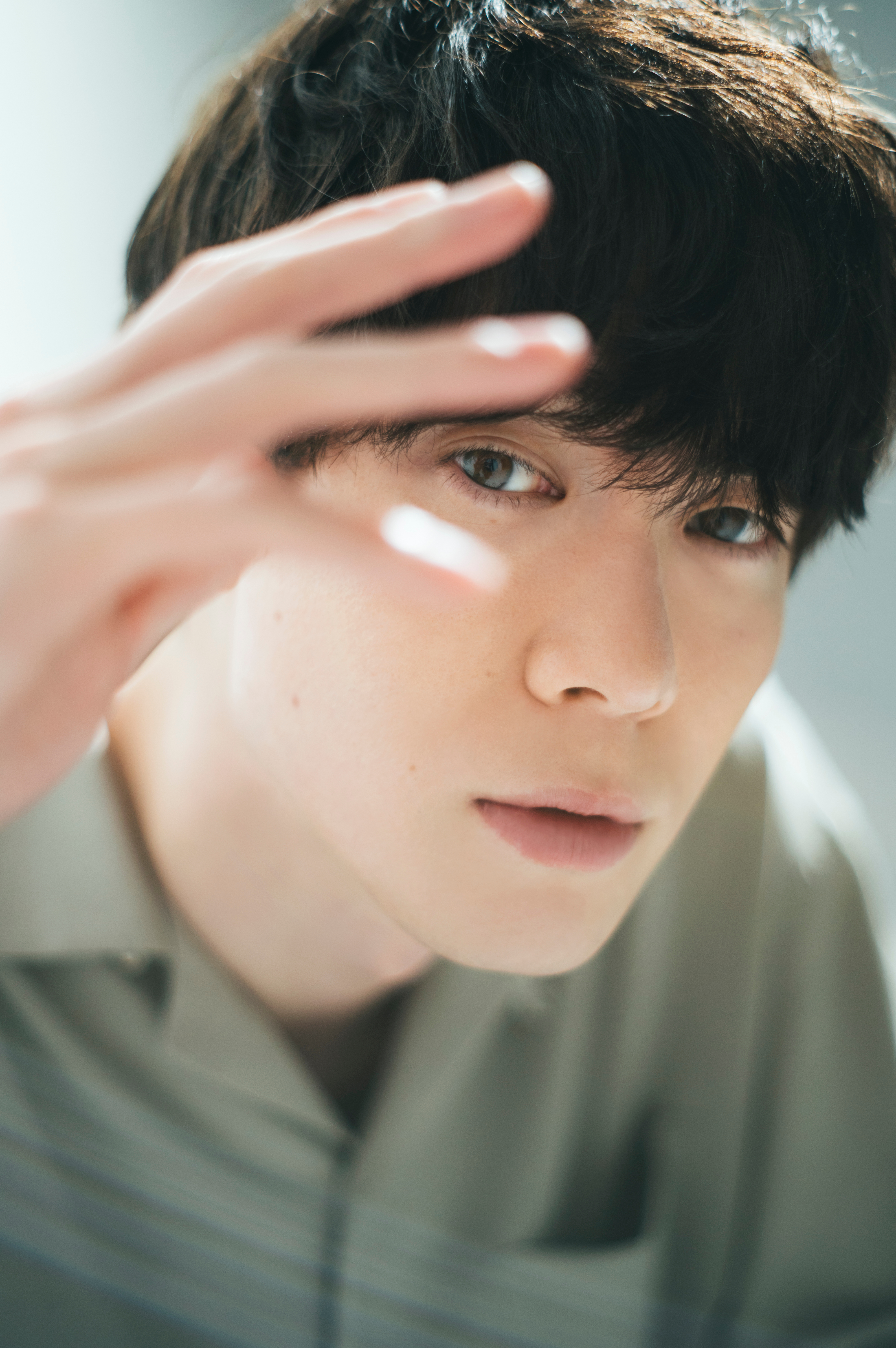 【宮沢氷魚さんインタビュー】透明感を保つ美容のこだわり、美しいと感じる人、〝瞳で語る〟演技法とは？ GALLERY_1_1