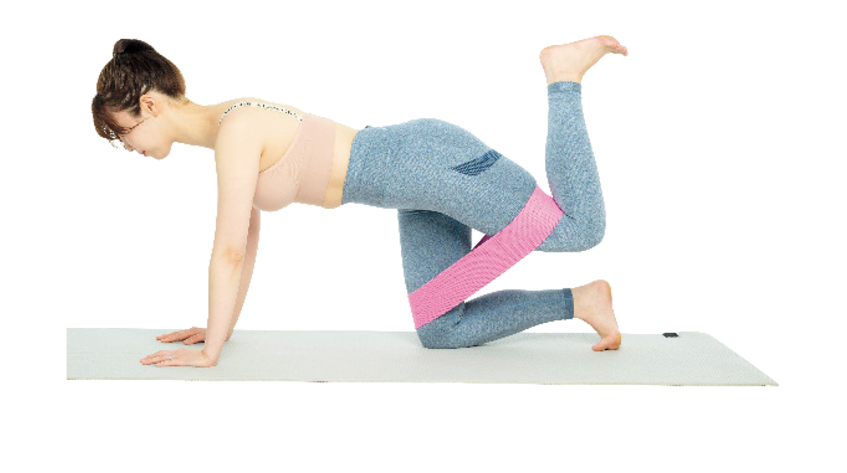 バンドを使って効率よくヒップアップ。