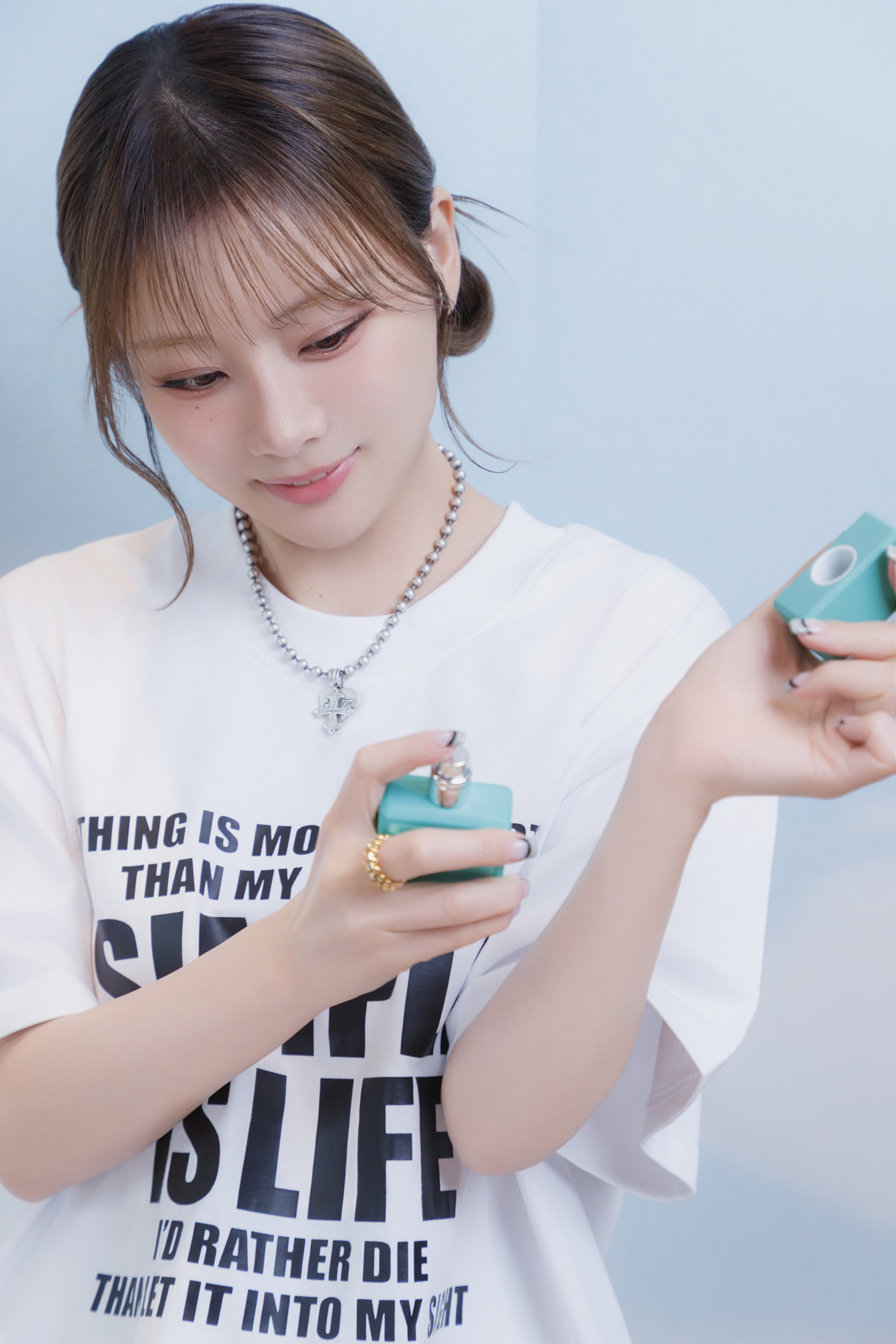 重盛さと美　美容　愛用コスメ　香水　ANGEL CLUB BLUE