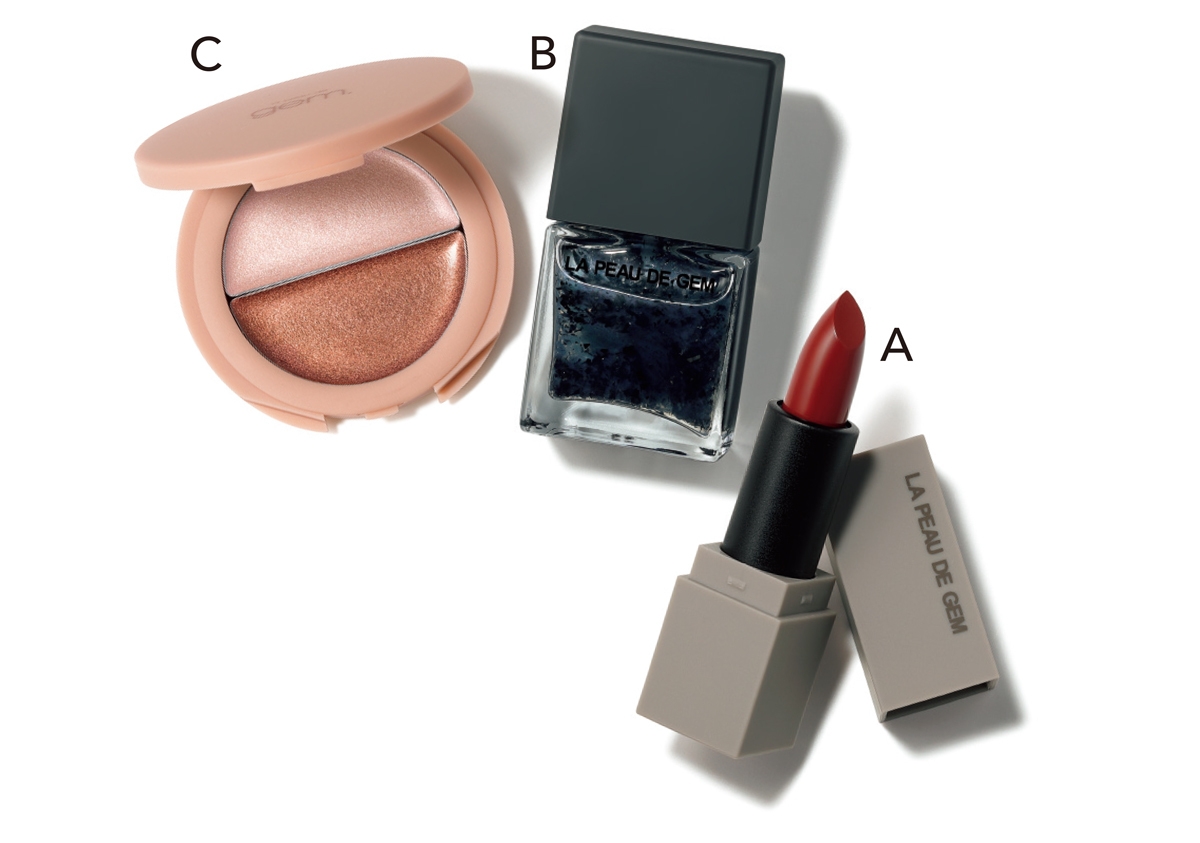 A LA PEAU DE GEM BALANCE LIP 03 ￥1430、B 同 nail polish 01 ￥1540、C 同 gemini glow highlight ￥1738