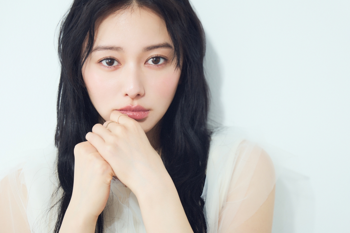 山本舞香さん　夏メイク　マキアオンライン