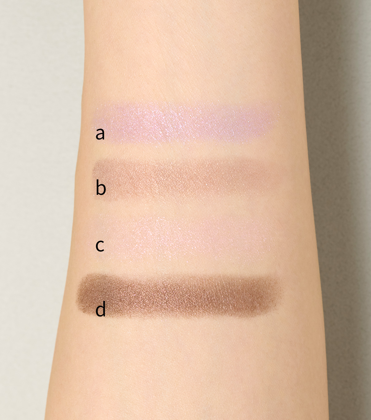 クリスマスコフレ 2025　クレポー　クレ・ド・ポー ボーテ  オンブルクルールクアドリ 504　スウォッチ