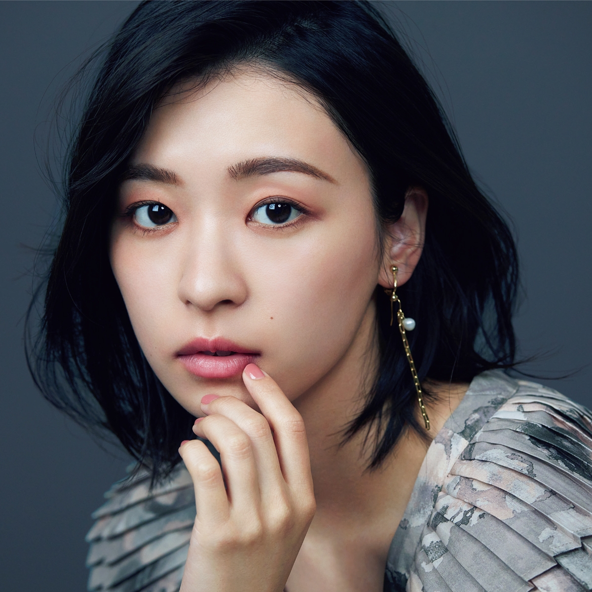 小粒目　アイメイク　ハン・ソヒ