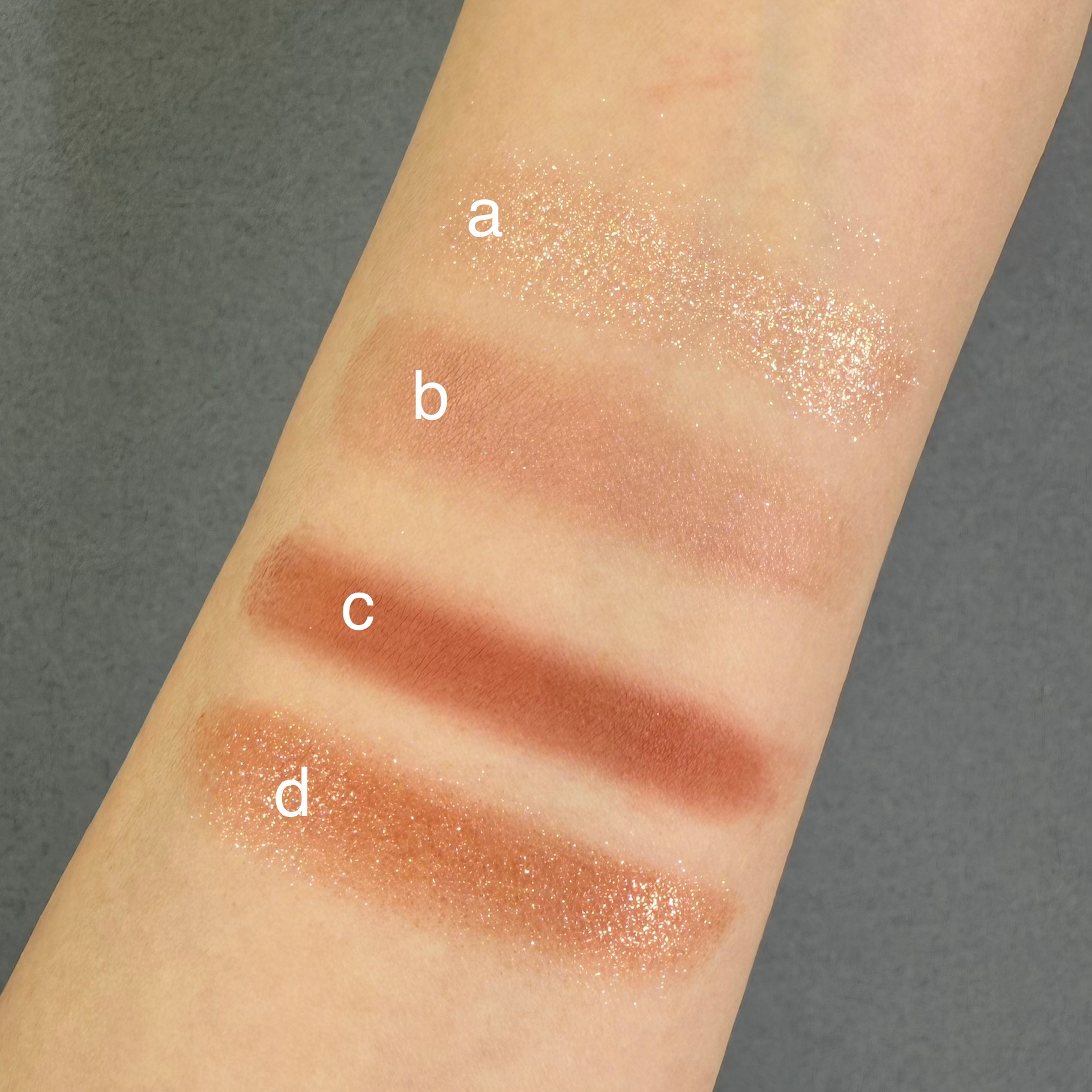 イエベにおすすめのアイシャドウ to/one ペタル フロート アイパレット 08 スウォッチ