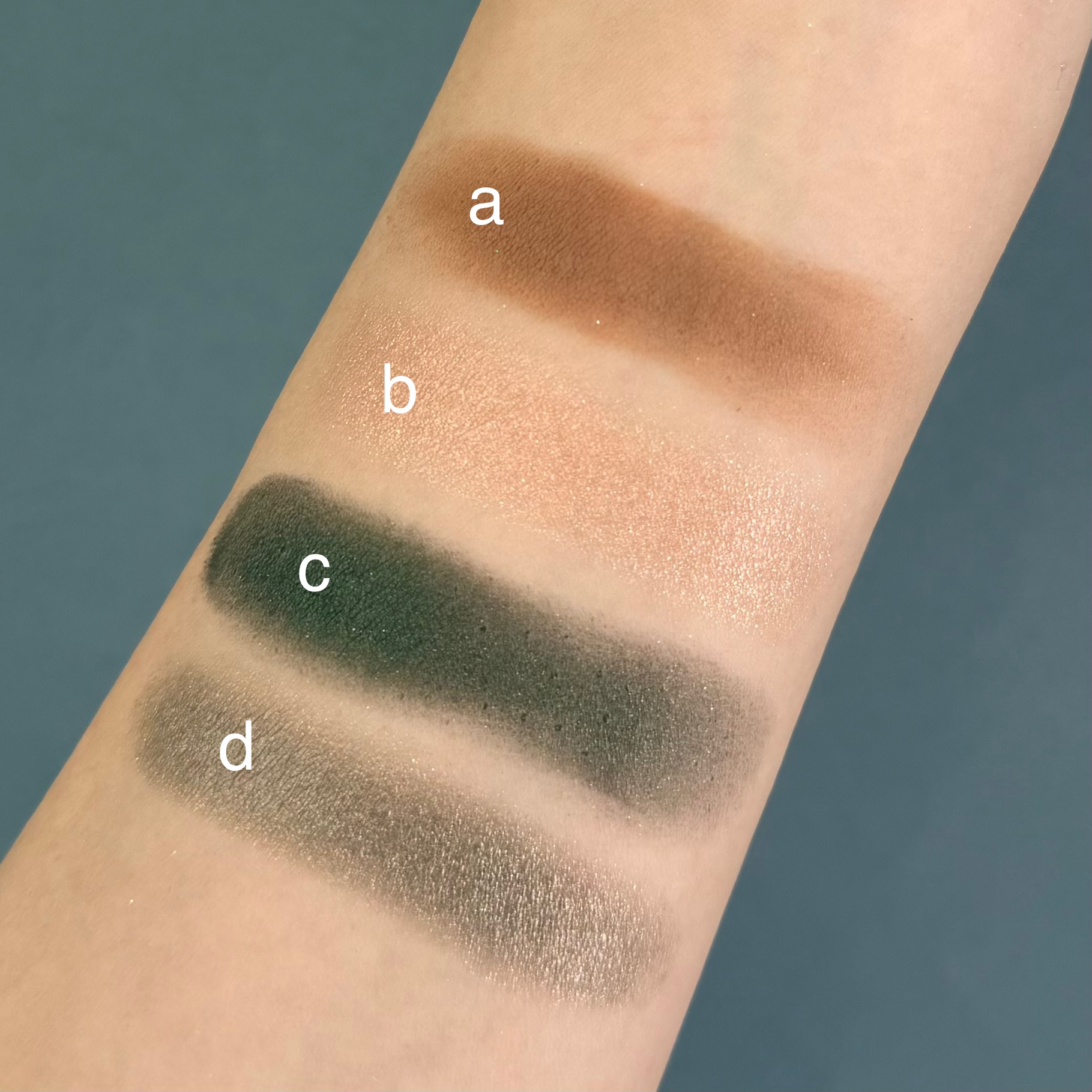 イエベにおすすめのアイシャドウ エスティ ローダー ザ エッセンシャル アイシャドウ クアッド マネー ムーブス スウォッチ