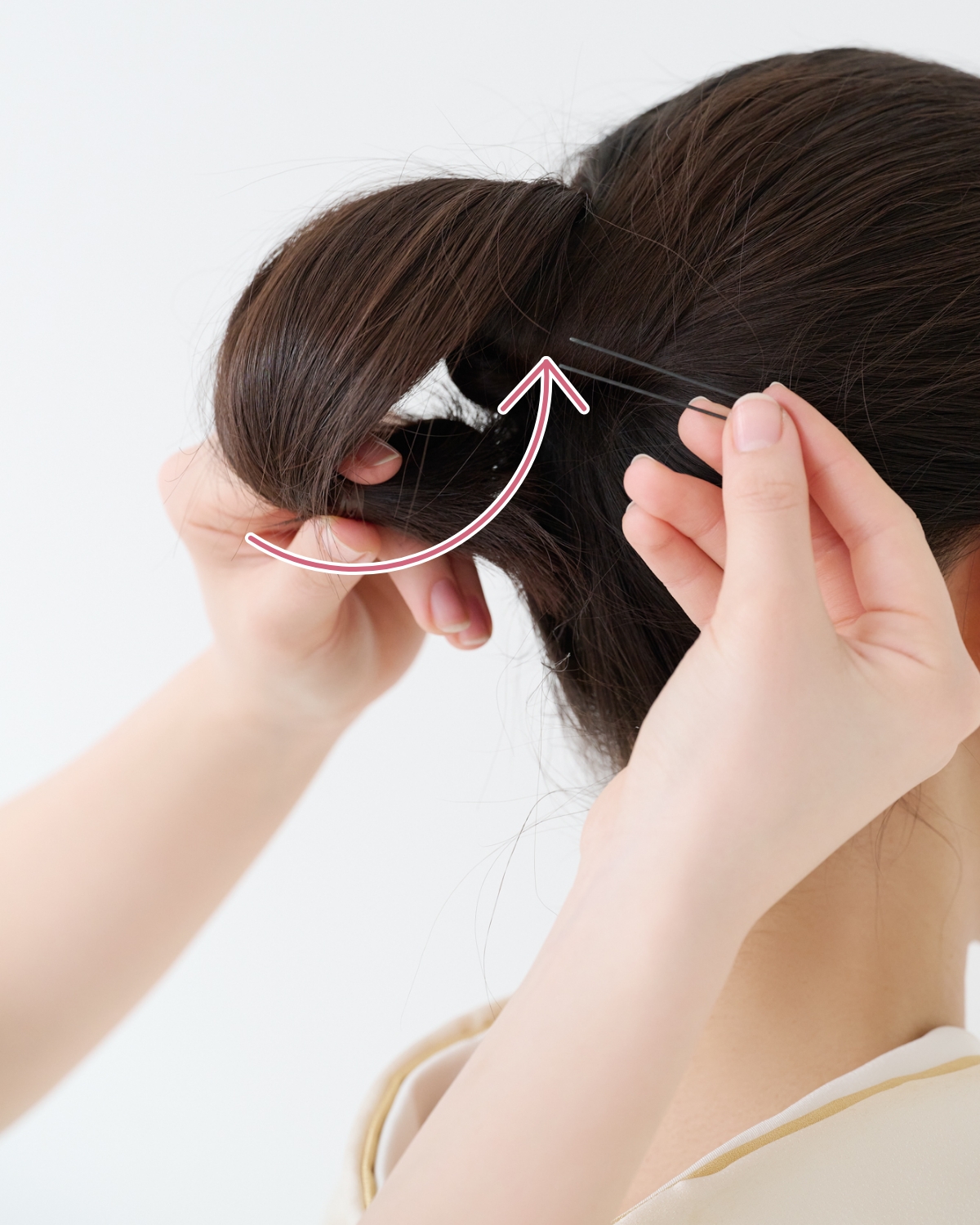 【セミロング①着物】清潔感と上品さを兼ね備えたくるりぱ仕立てのシニヨン　STEP５