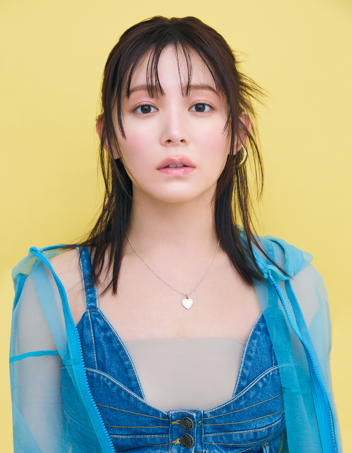 「ヴィセ」2色コンシーラーの実力がすごい！ 顔にメリハリ、悩みもカモフラージュ【MAQUIAプチプラコスメグランプリ2025】