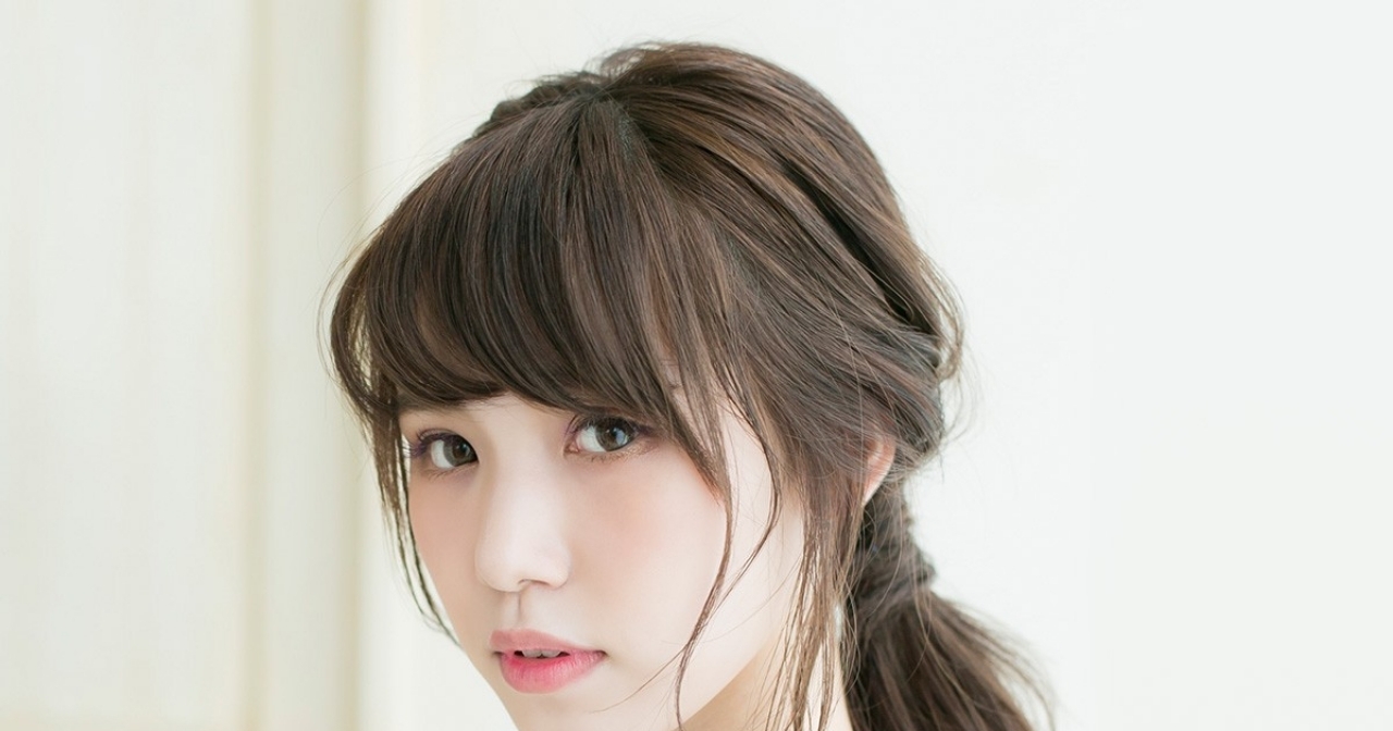 流行小物 チョーカー が映える 大人カジュアルなひとつ結び マキアオンライン Maquia Online